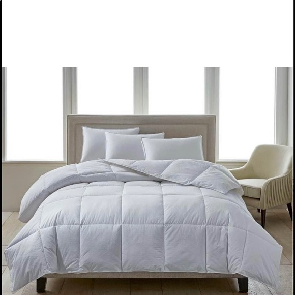 - - Charter Club down comforter medium wei…